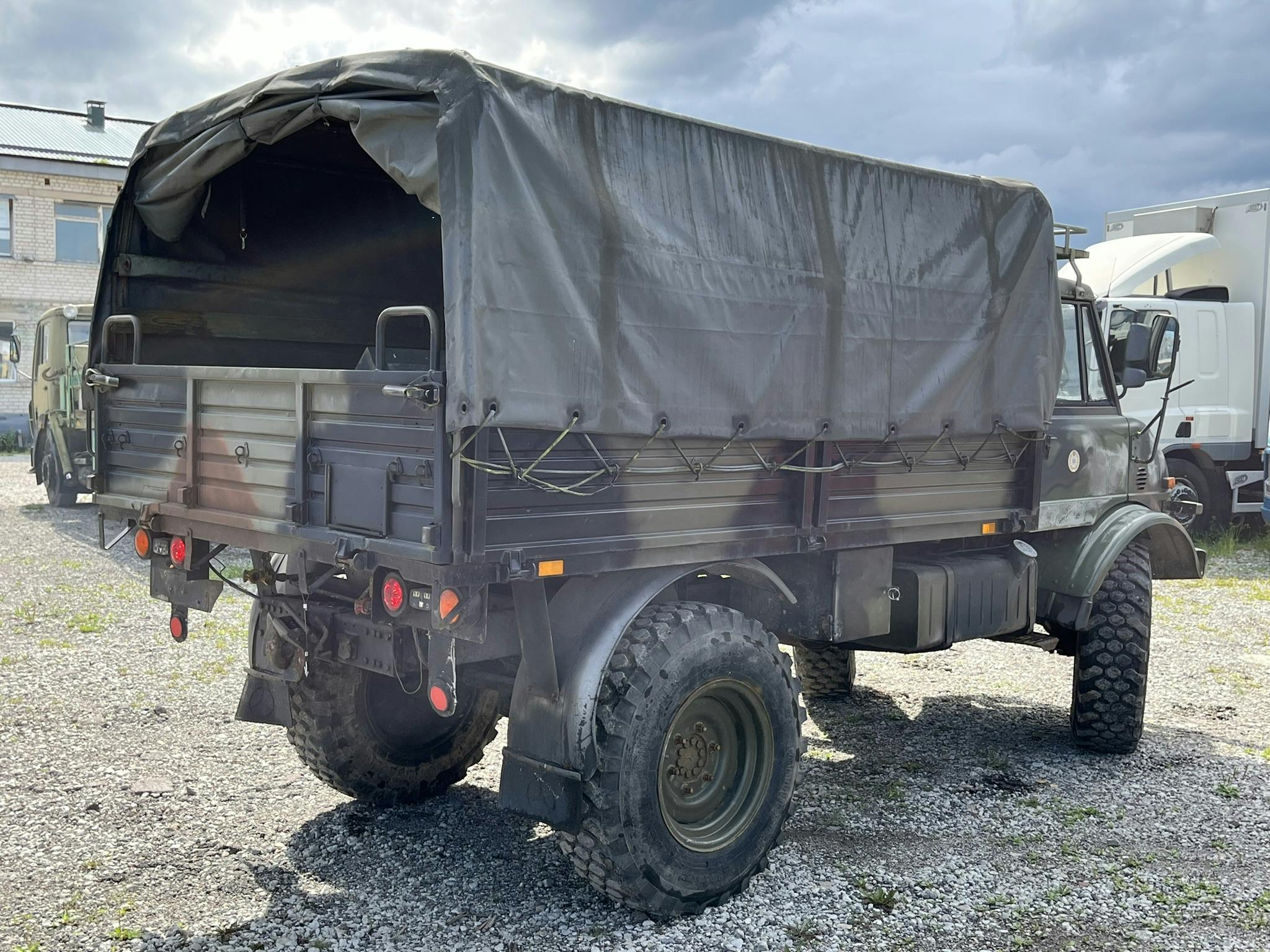 MERCEDES-BENZ UNIMOG 416