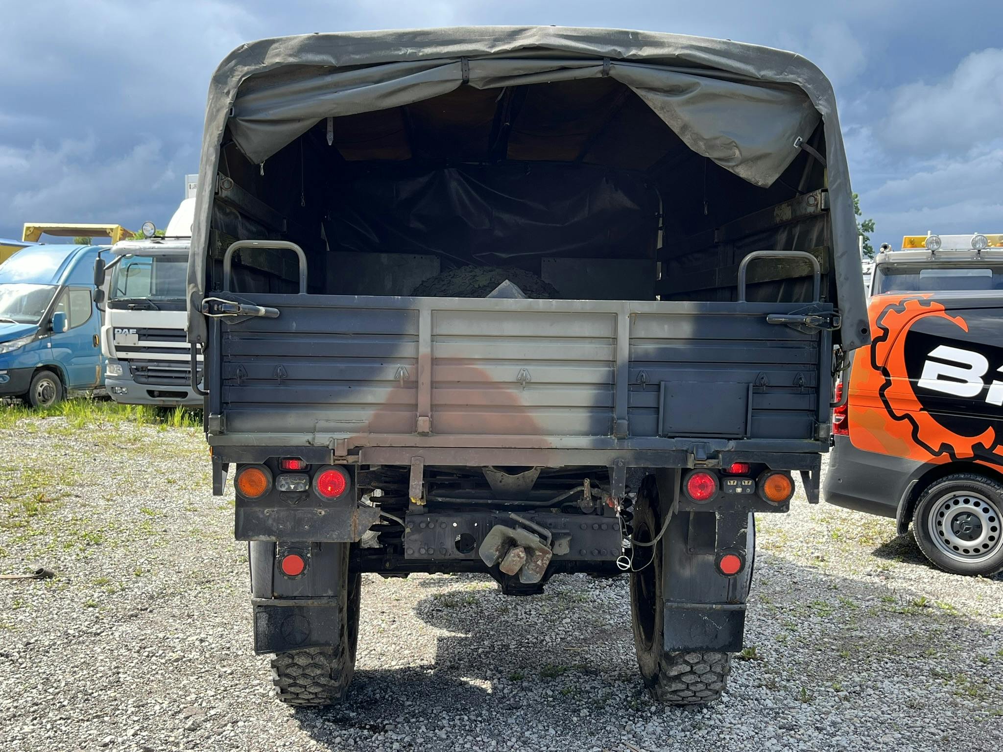 MERCEDES-BENZ UNIMOG 416