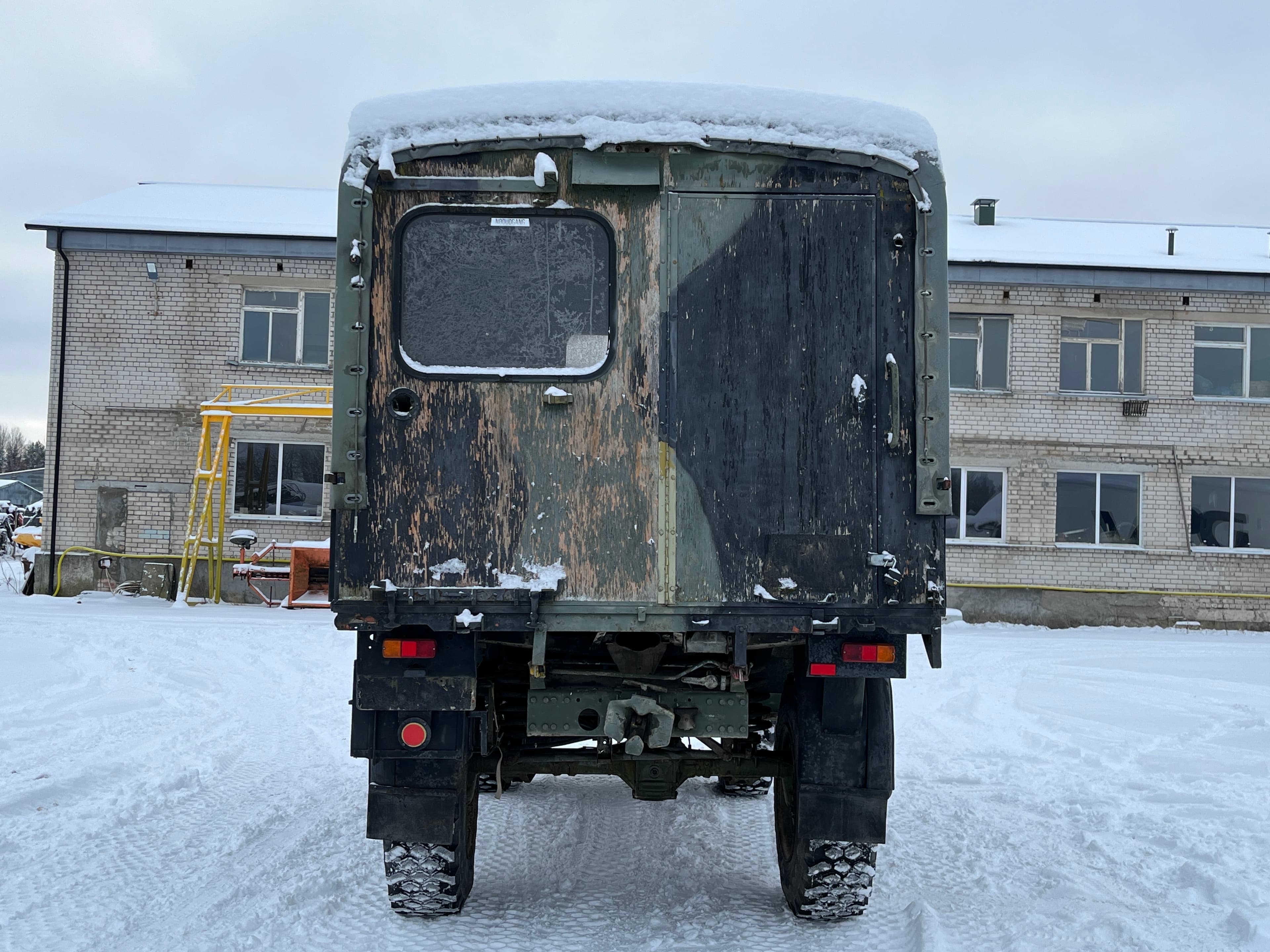 MERCEDES-BENZ UNIMOG 416 + Winch