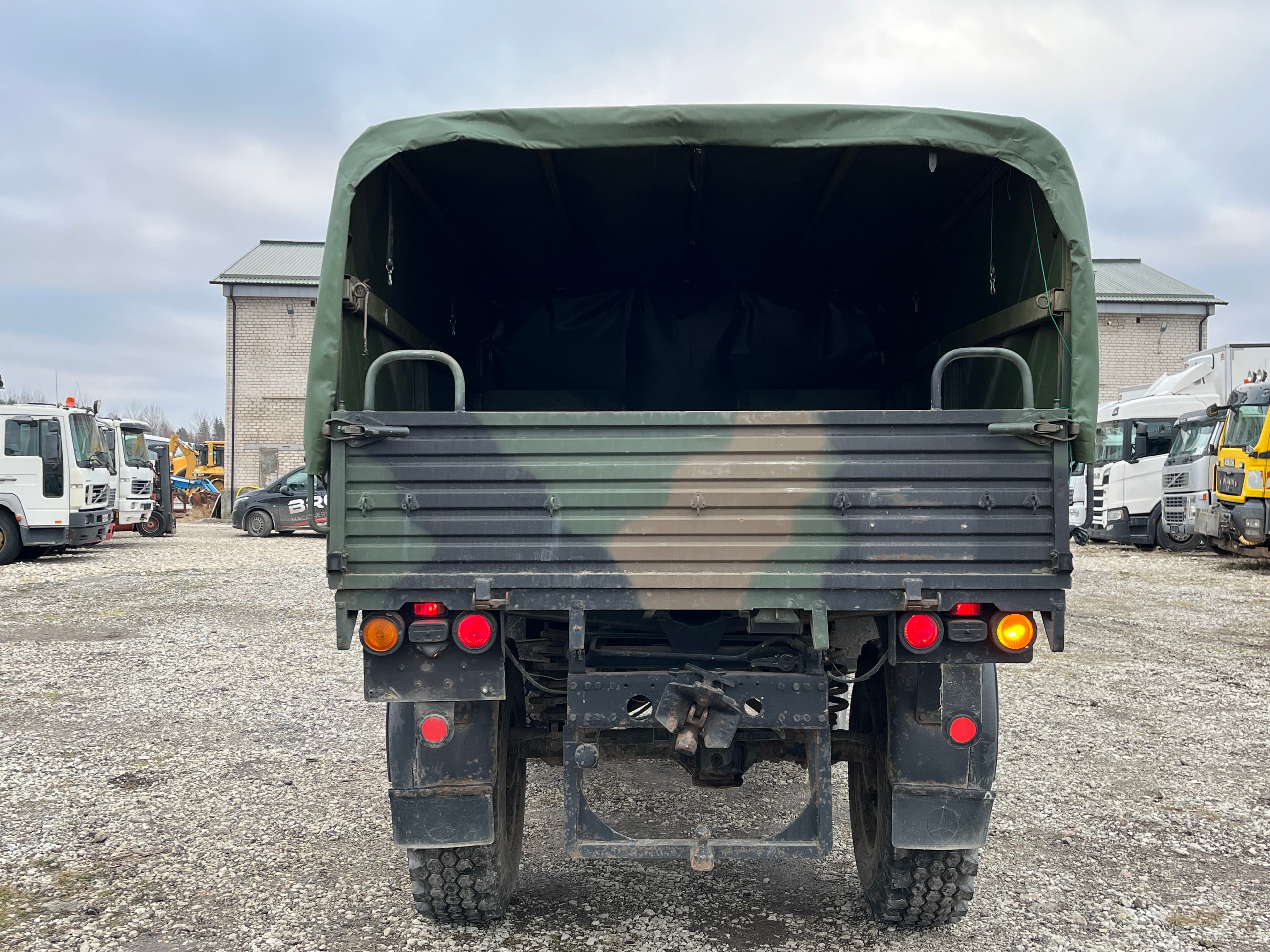 MERCEDES-BENZ UNIMOG 416