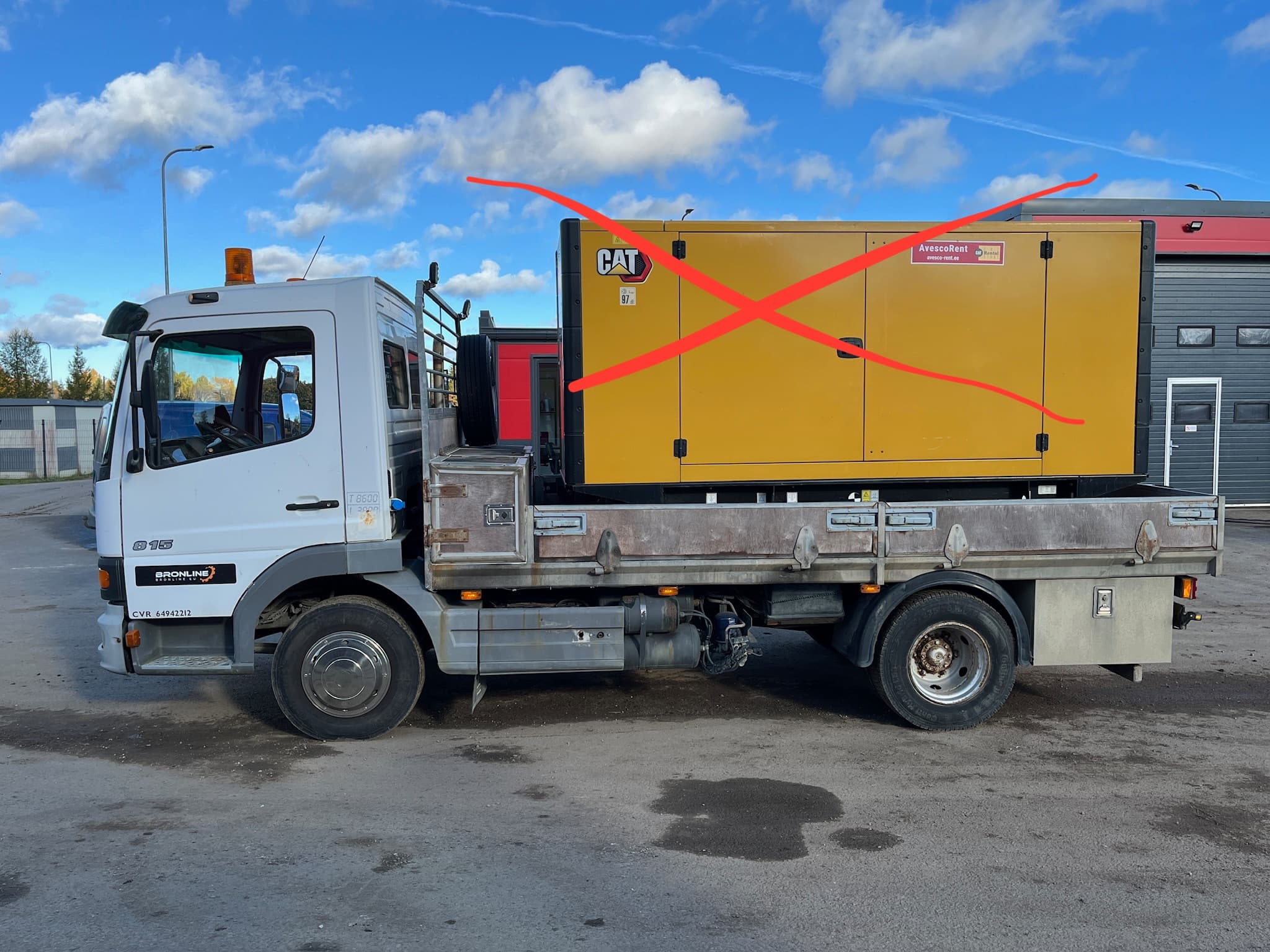 MERCEDES-BENZ ATEGO 815 + HMF CRANE (Low Mileage)