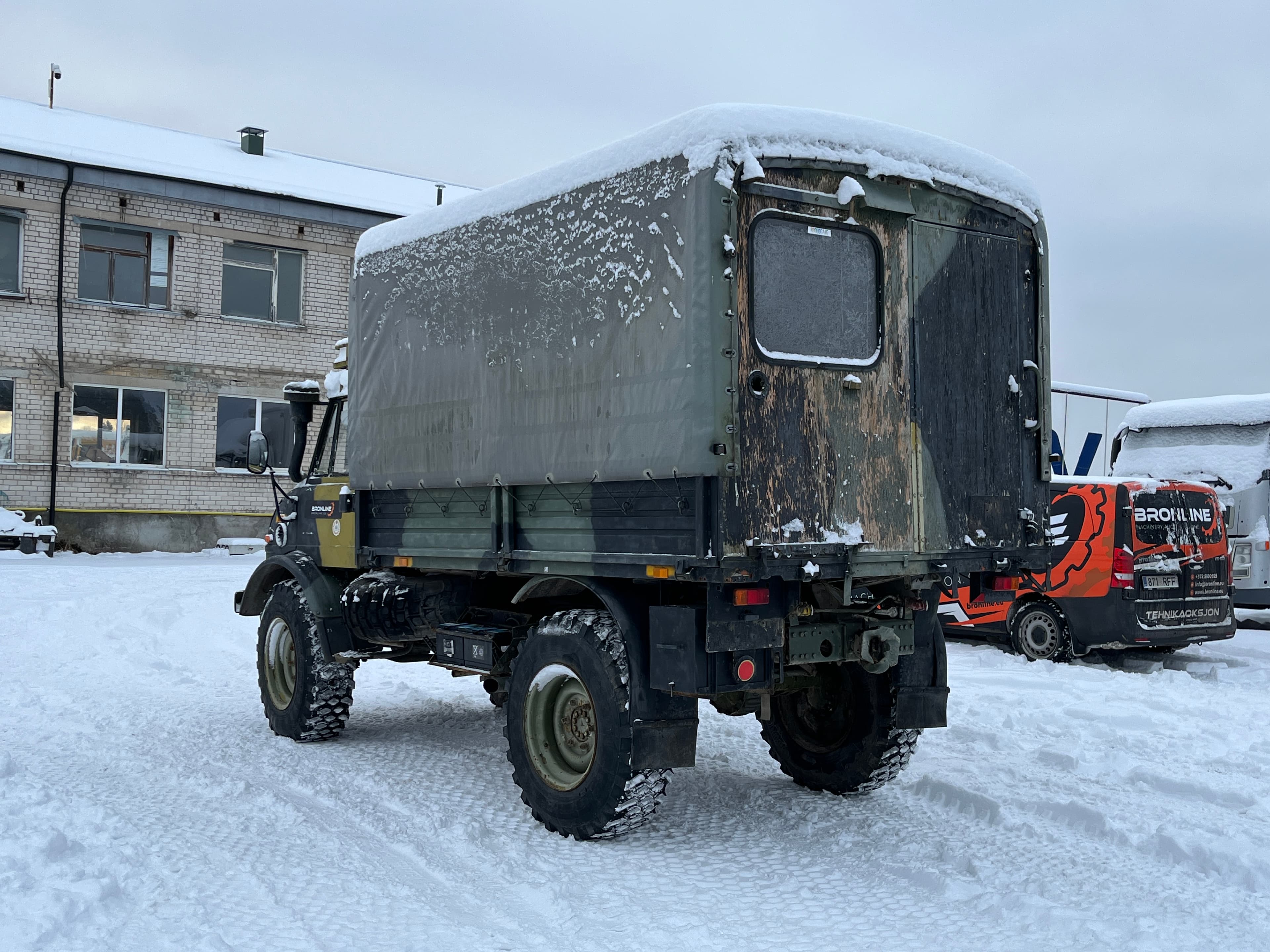 MERCEDES-BENZ UNIMOG 416 + Winch